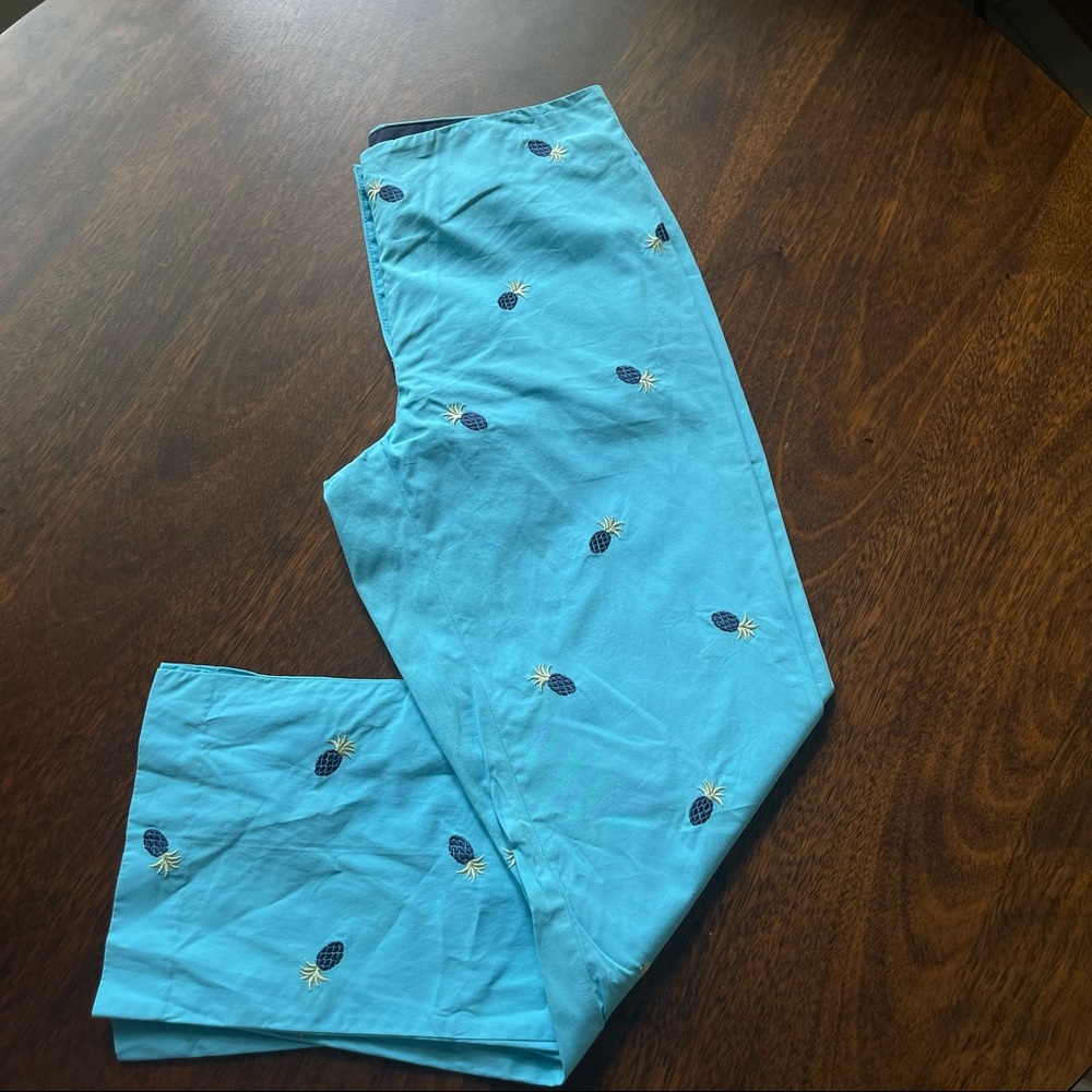 Light Blue TH capri pant with pineapples. Womens 8